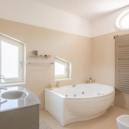 Serandra Luxury *