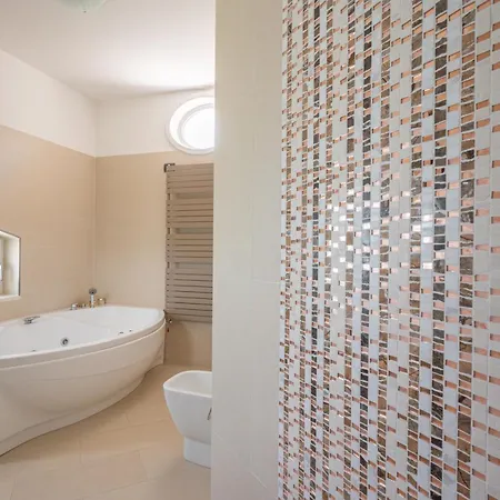 Serandra Luxury *